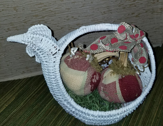 Rooster basket with fabric apples