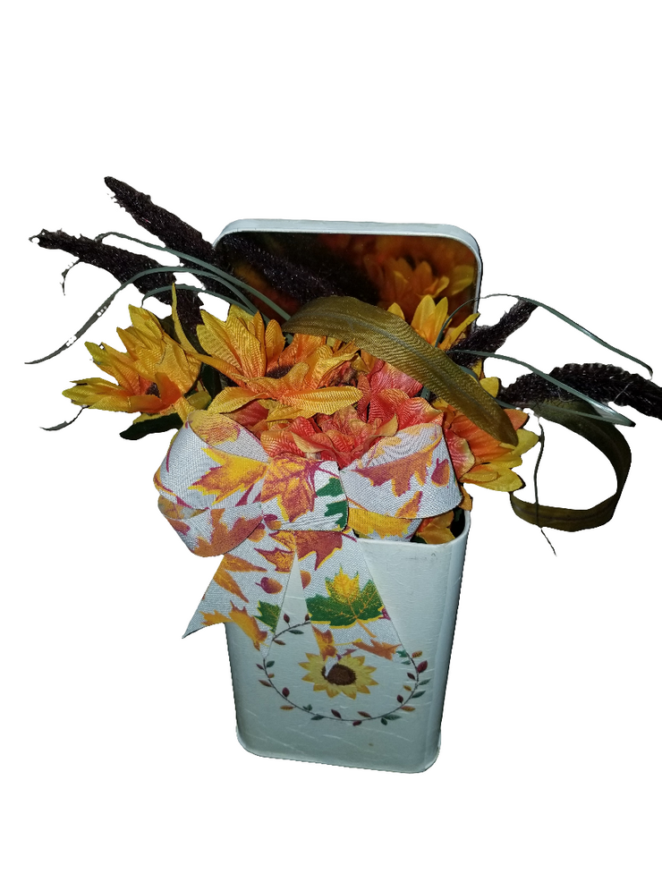 Cracker tin centerpiece