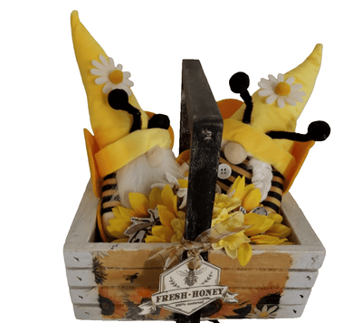 Bee basket with gnomes - The Creative Shed - Bee Basket with Gnomes wooden décor piece - 