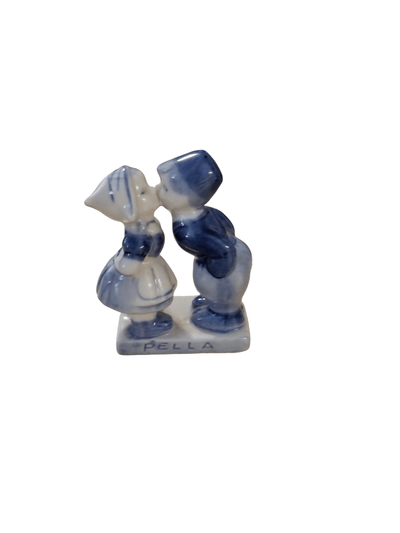 Ceramic Delft kissing figurine - The Creative Shed - The Creative Shed - Ceramic Delft kissing figurine - 