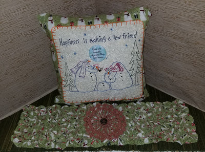 Pillow with Yo Yo Runner - The Creative Shed - Handmade pillow with yo yo fabric design - 