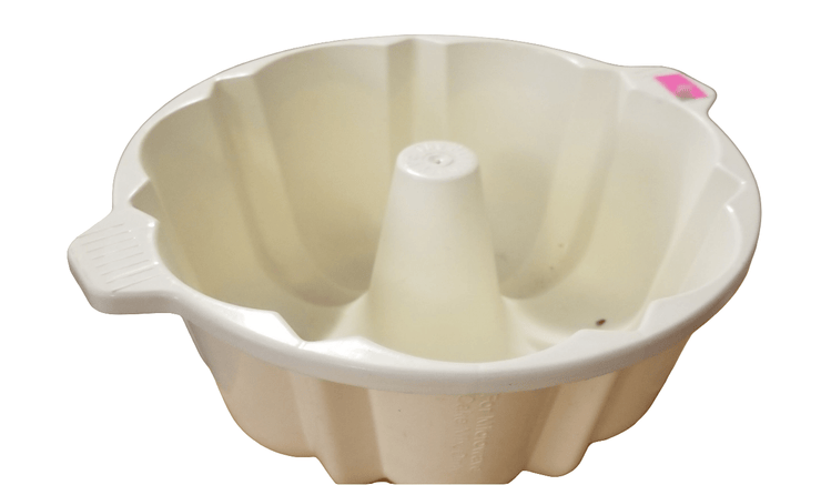 Plastic Pillsbury bundt pan - Vintage lightweight Bundt pan made of plastic- The Creative Shed - 