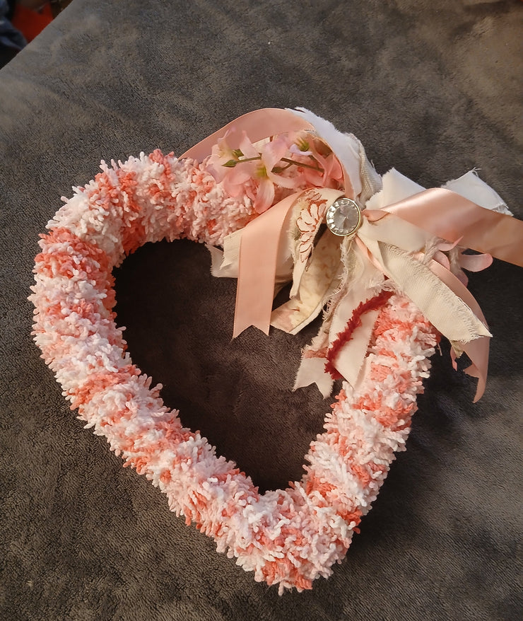 Yarn heart wall decor - The Creative Shed - The Creative Shed - Yarn heart wall decor - 