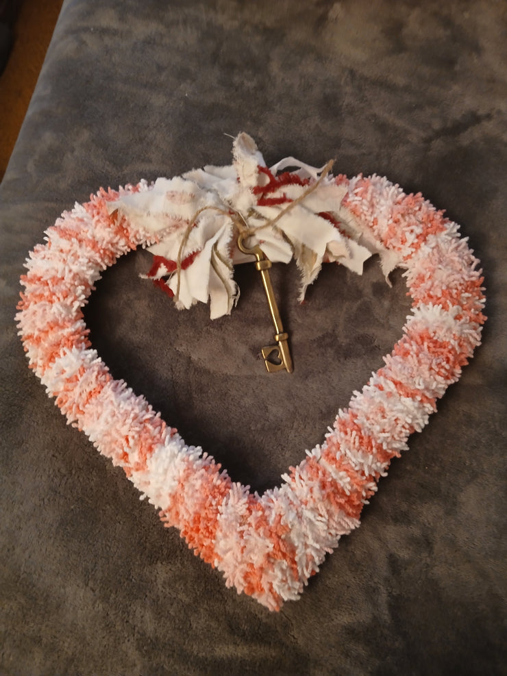 Yarn heart wreath - The Creative Shed - The Creative Shed - Yarn heart wreath - 